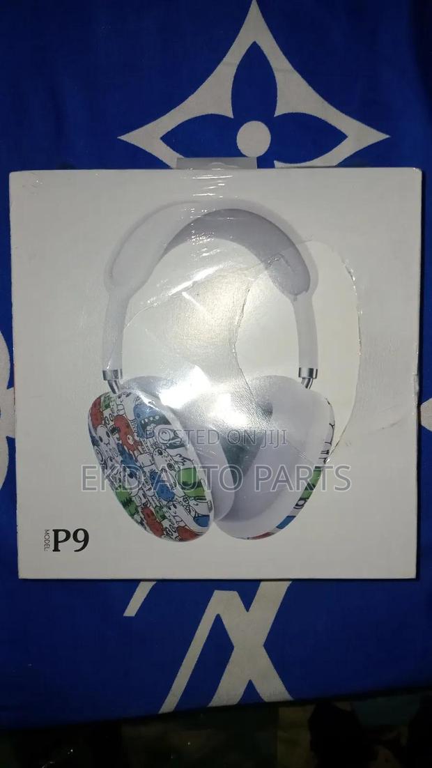Headphones And Accessories · Photo 1
