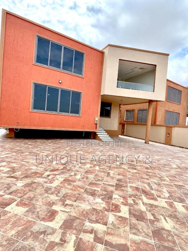 4bdrm Duplex in East Legon for rent · Photo 2