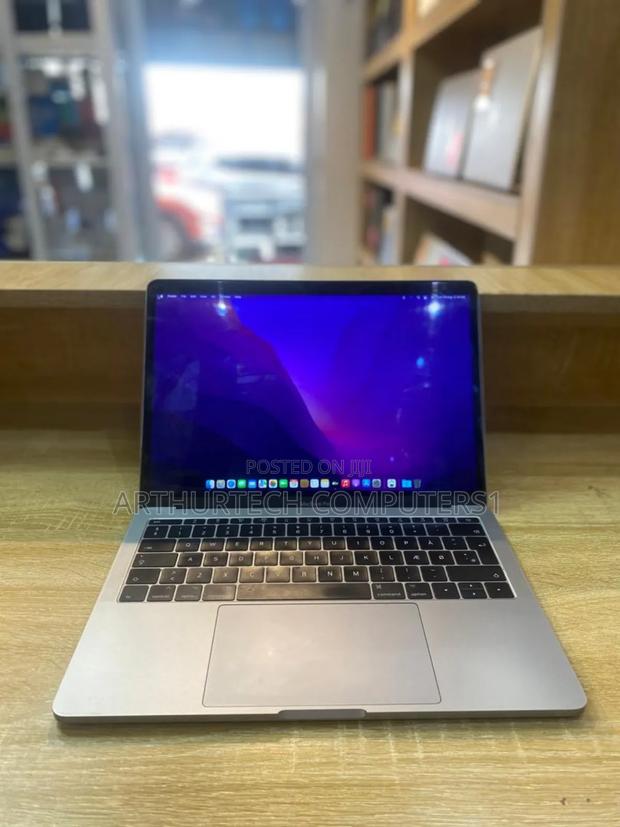 Laptop Apple MacBook Pro 2017 8GB Intel Core I5 SSD 128GB · Photo 3