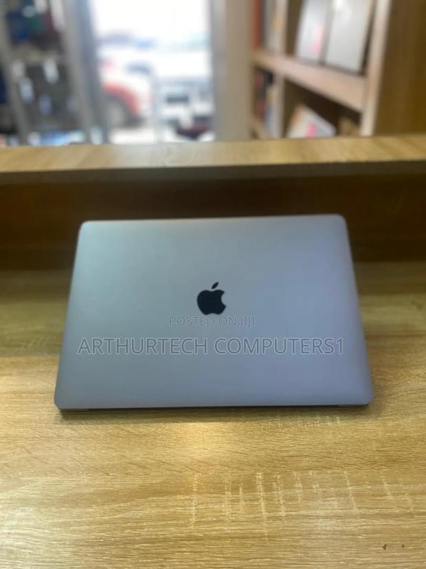 Laptop Apple MacBook Pro 2017 8GB Intel Core I5 SSD 128GB · Photo 5