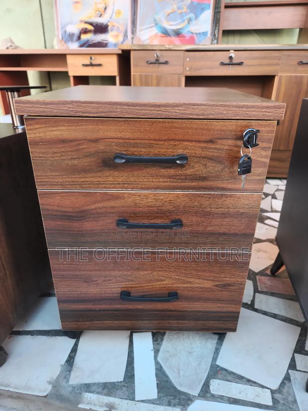 Bed Side Drawer · Photo 3