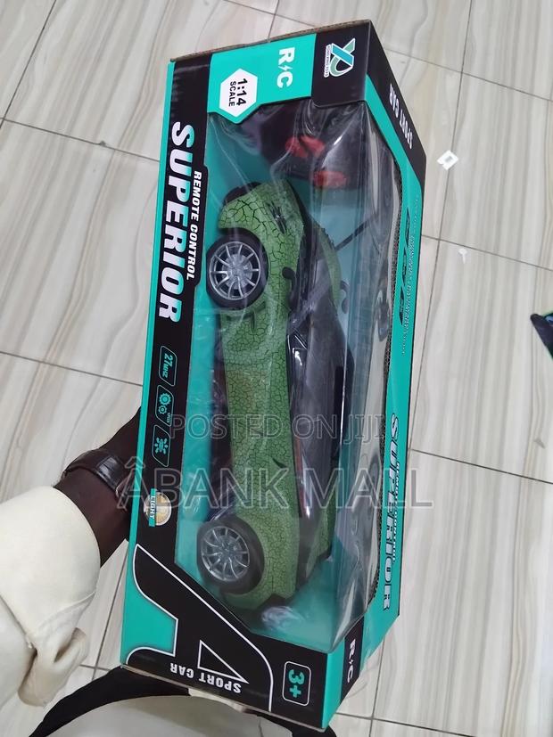 Remote Control Racing Car · Photo 2