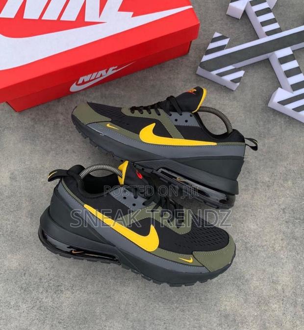 Nike Air Max Black Yellow · Photo 1