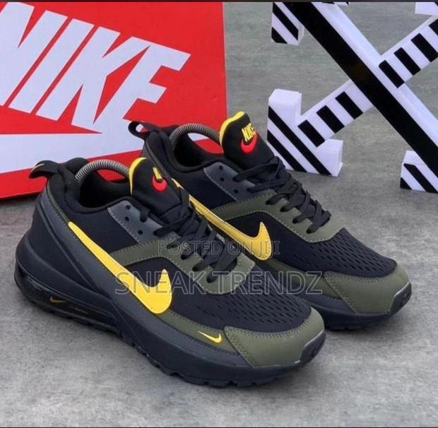 Nike Air Max Black Yellow · Photo 2