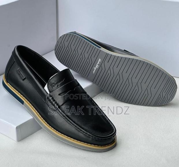 Original Clarks Shoe Brown N Black · Photo 2