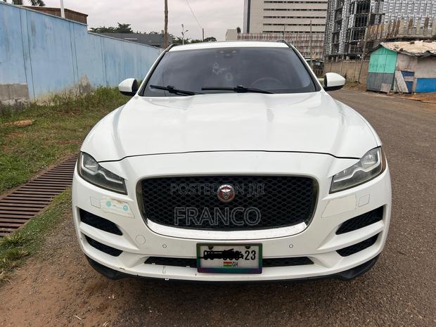Jaguar F-Pace 30t Premium AWD 2019 White · Photo 4
