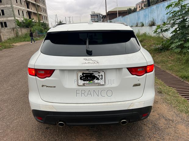Jaguar F-Pace 30t Premium AWD 2019 White · Photo 6
