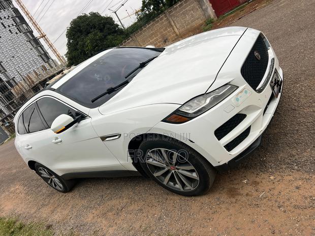 Jaguar F-Pace 30t Premium AWD 2019 White · Photo 2