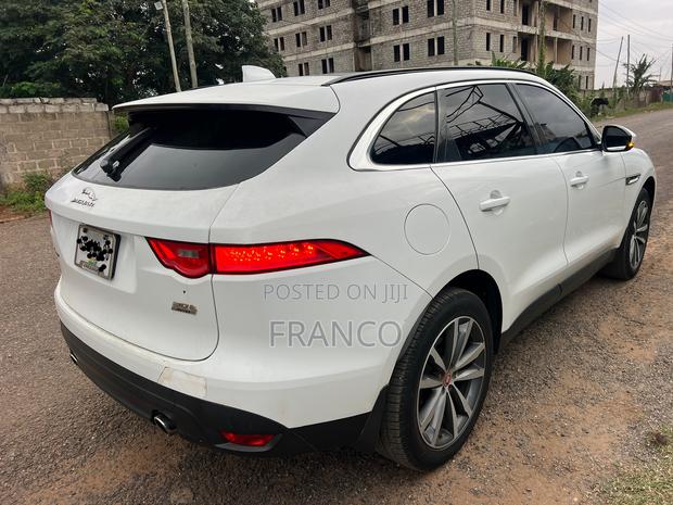 Jaguar F-Pace 30t Premium AWD 2019 White · Photo 1