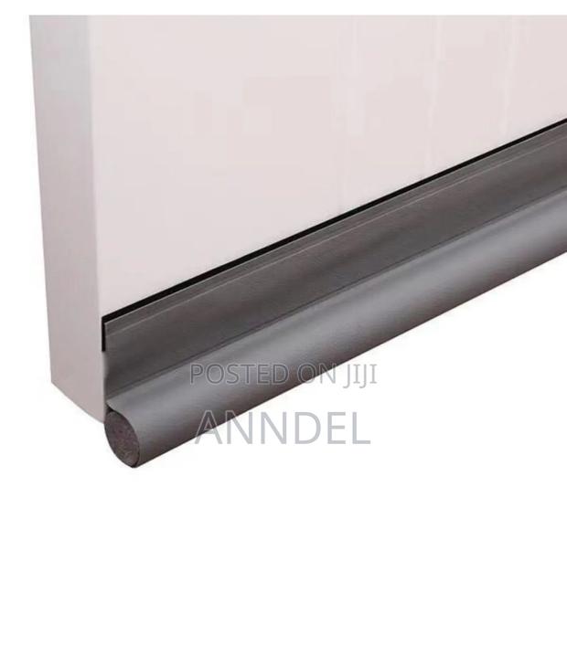 Door Seal or Trapped · Photo 3