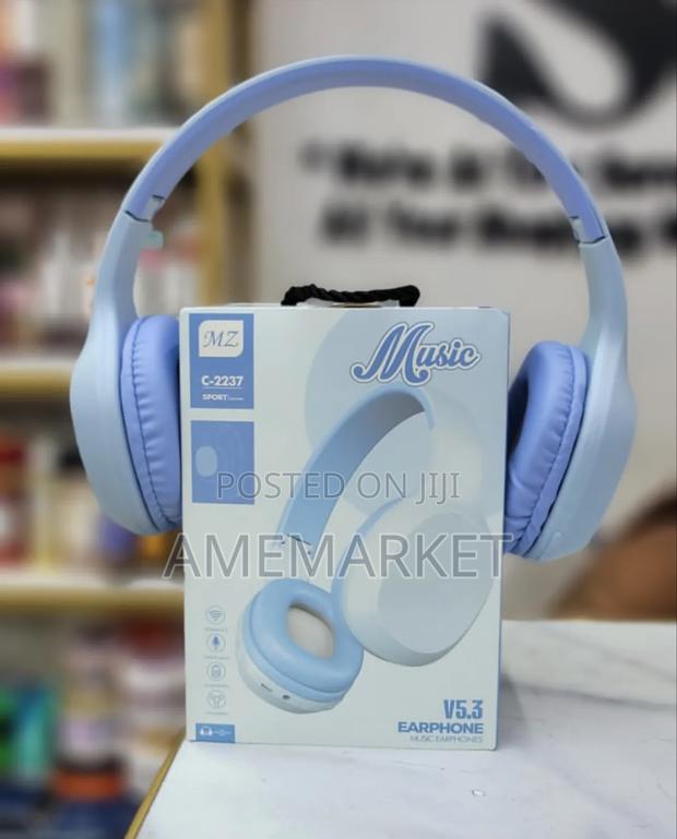 Wireless Bluetooth Headphones. Heavy Bass Headset With Microphone · Photo 1