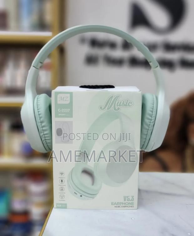 Wireless Bluetooth Headphones. Heavy Bass Headset With Microphone · Photo 2