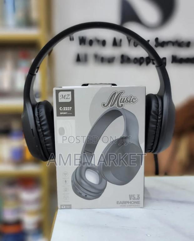 Wireless Bluetooth Headphones. Heavy Bass Headset With Microphone · Photo 3
