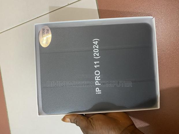 iPad Pro 11 (2024) Case/Cover With Pen Space · Photo 3