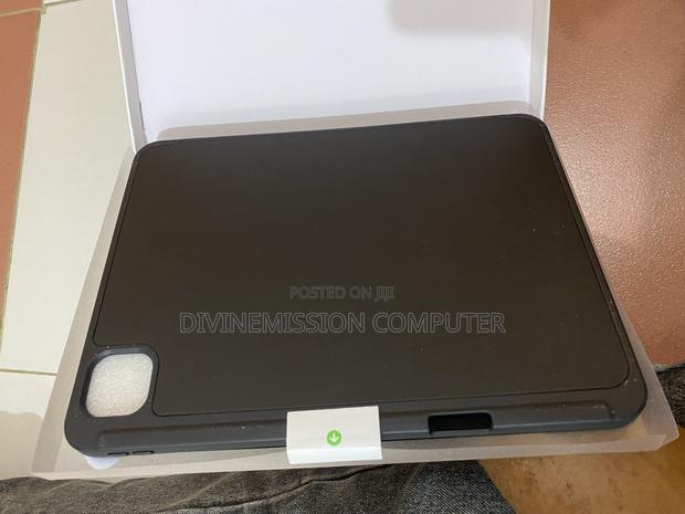 iPad Pro 11 (2024) Case/Cover With Pen Space · Photo 2