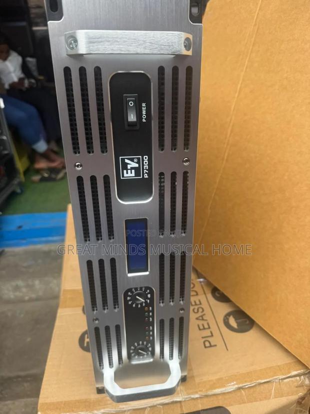 Ev P7300 Power Amplifier · Photo 1