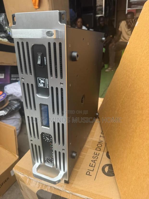 Ev P7300 Power Amplifier · Photo 2