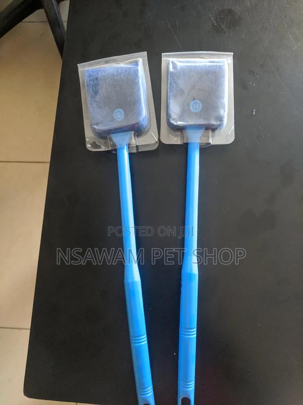 Fish Tank Glass Cleaner · Photo 1