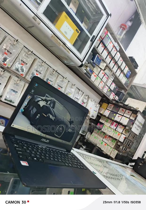 Laptop Asus 8GB AMD A8 SSD 128GB · Photo 1
