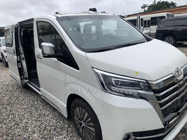 New Toyota HiAce 2024 White · Photo 3