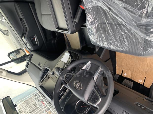 New Toyota HiAce 2024 White · Photo 6