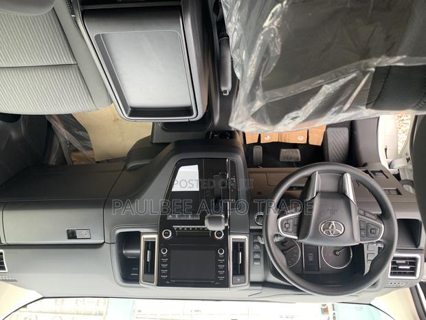 New Toyota HiAce 2024 White · Photo 8