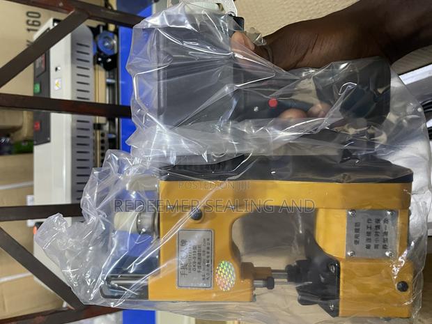 Portable Sack Sewing / Closing Machine + 2pcs Gift Thread · Photo 1