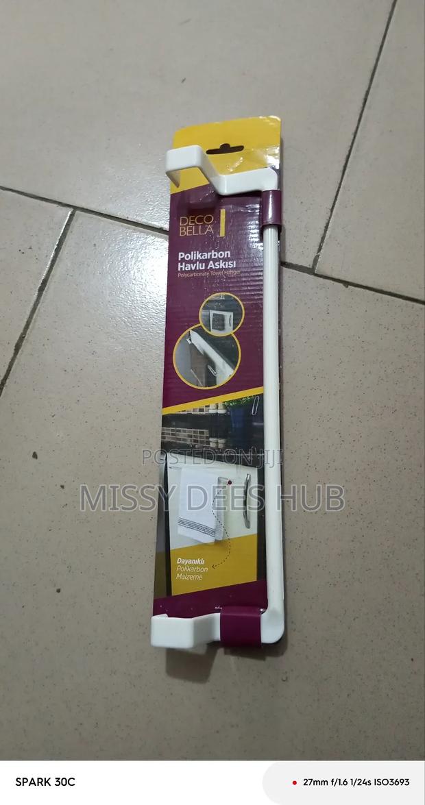 Plastic Towel Hanger · Photo 2