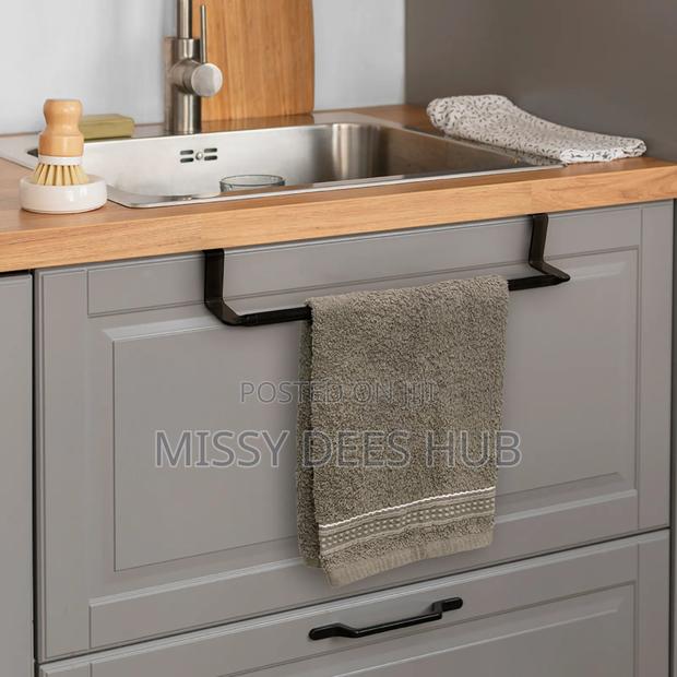Plastic Towel Hanger · Photo 1