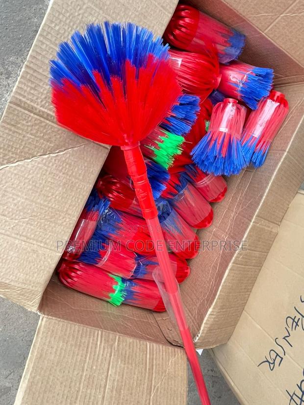 Adjustable Spider Broom / Cobweb Ceiling Brush · Photo 1