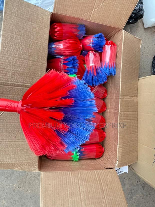 Adjustable Spider Broom / Cobweb Ceiling Brush · Photo 2
