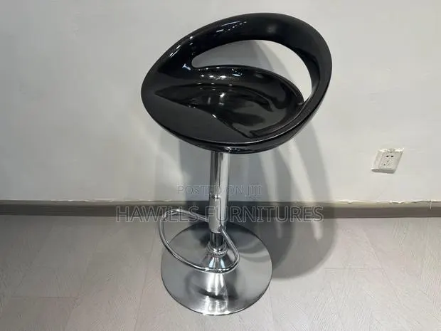 Plastic Island Stool · Photo 1