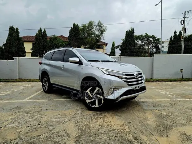 Toyota Rush 2020 Silver · Photo 1