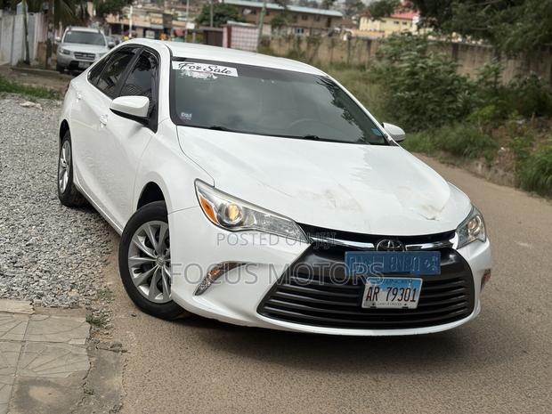 Toyota Camry 2016 White · Photo 3