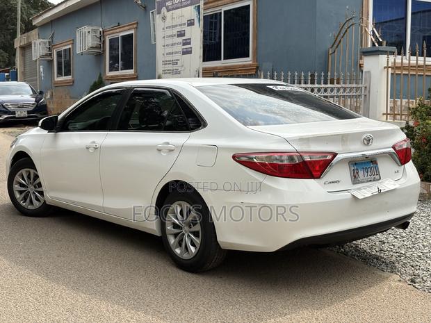 Toyota Camry 2016 White · Photo 6
