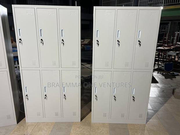6 Doors Metal Cabinet · Photo 2
