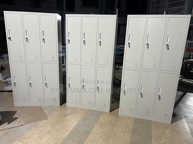 6 Doors Metal Cabinet · Photo 1