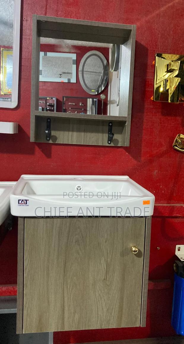Basin With Mirror 43 · Photo 1