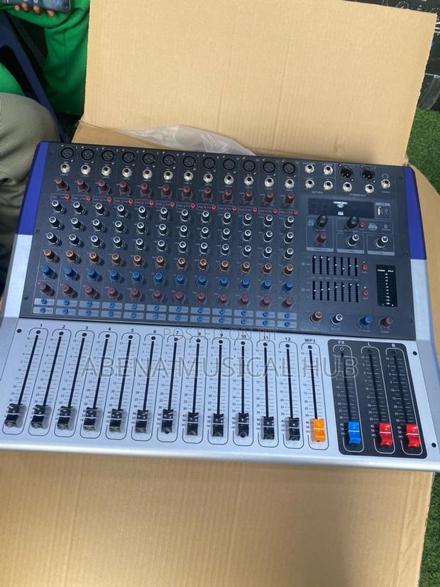 Yamaha 12 Channel Power Mixer (Kv12) · Photo 1