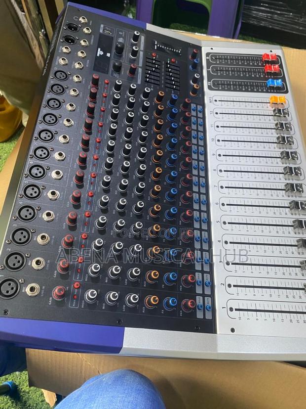 Yamaha 12 Channel Power Mixer (Kv12) · Photo 3
