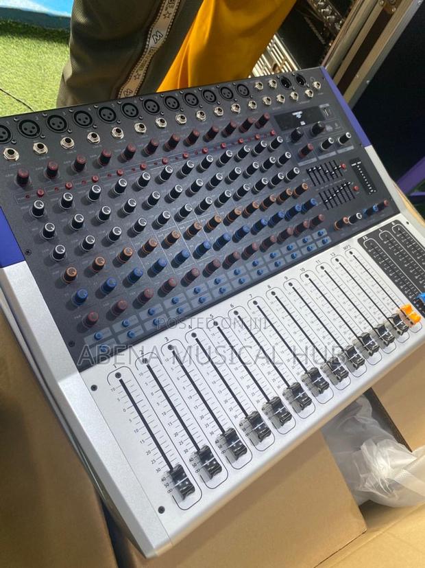 Yamaha 12 Channel Power Mixer (Kv12) · Photo 4