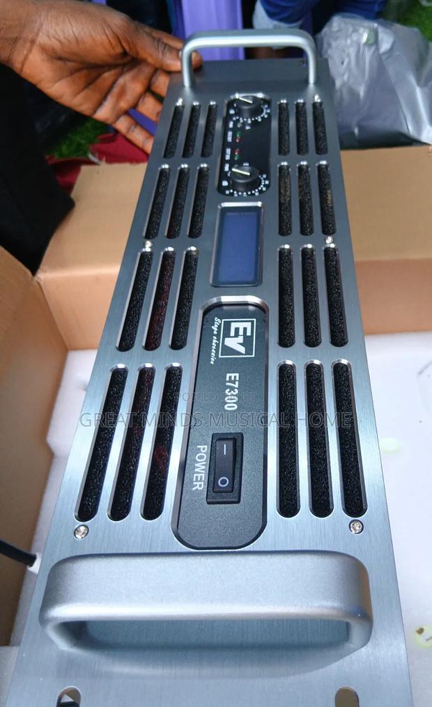 Ev E7300 Power Amplifier · Photo 2