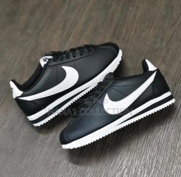 Nike Cortez “Black White” · Photo 2