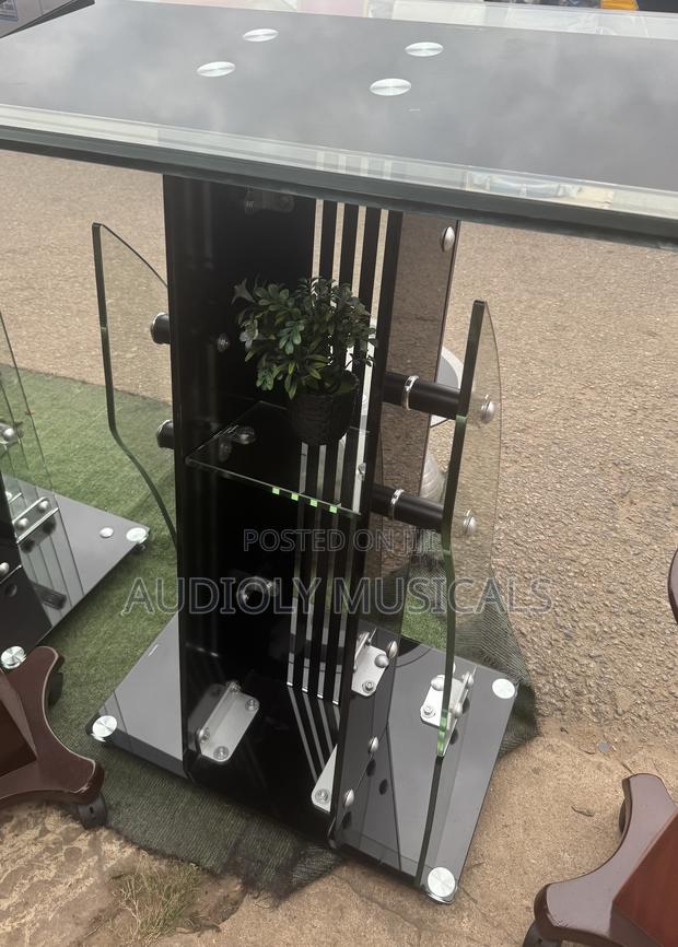 Highly Quality Glass Pulpit · Photo 1