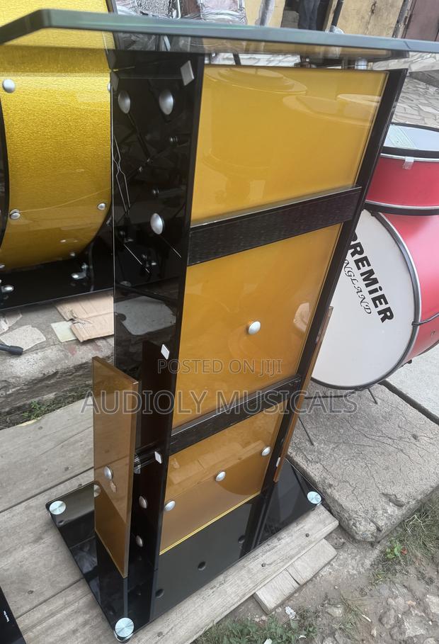 Classic Quality Glass Pulpit · Photo 2