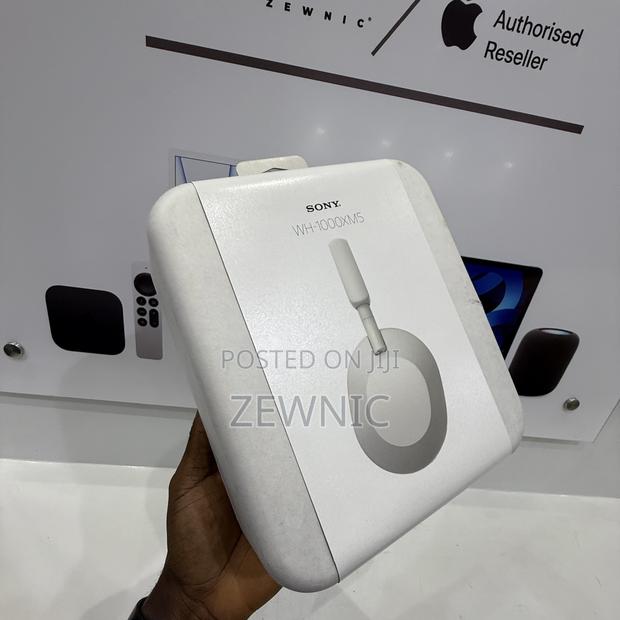 Sony - Wh1000xm5- Best Wireless Noise Canceling Headphones - Silver · Photo 1
