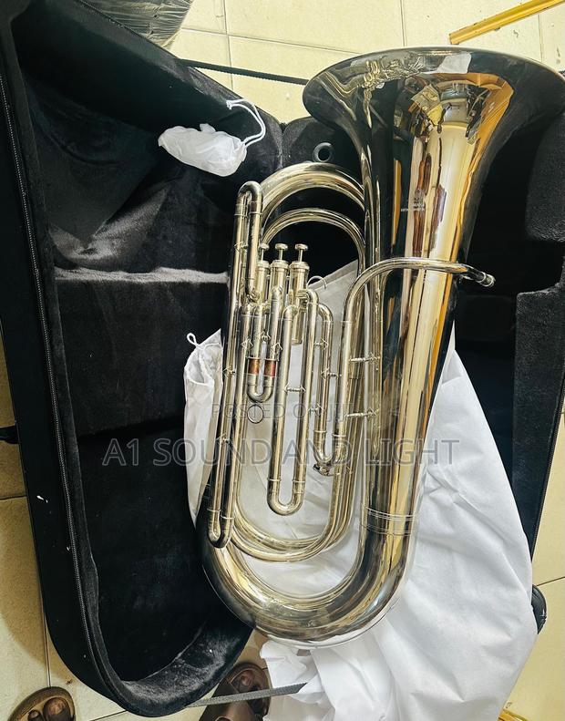 Yamaha Silver Tuba · Photo 1