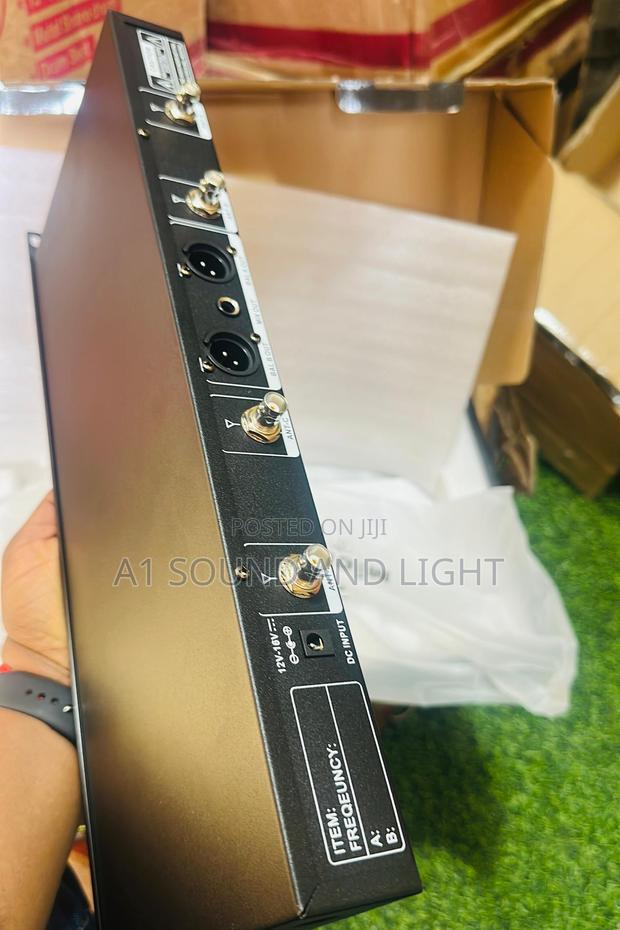 Shure Ad4d Axient Digital Wireless Microphone Set · Photo 3