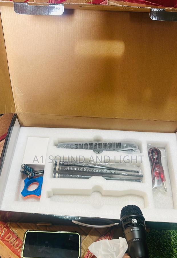 Shure Ad4d Axient Digital Wireless Microphone Set · Photo 5