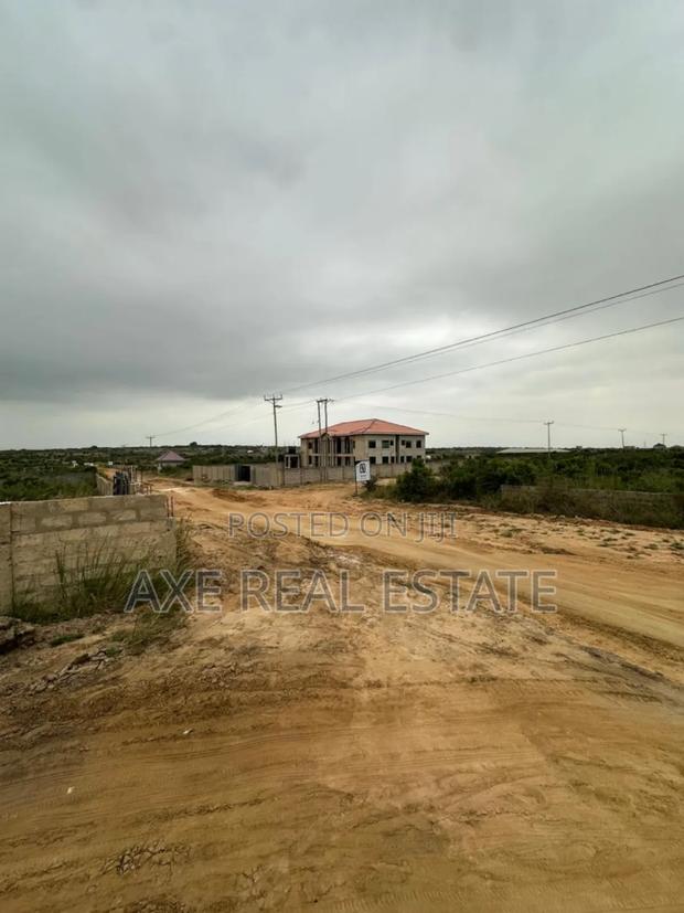 Estate Plots // Zero Issues at Prampram Beach Lane · Photo 2